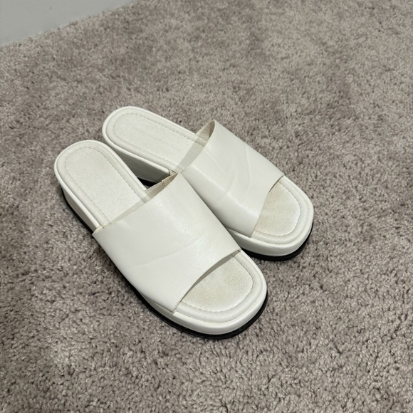 Princess Polly white platform slides - Picture 12 of 13